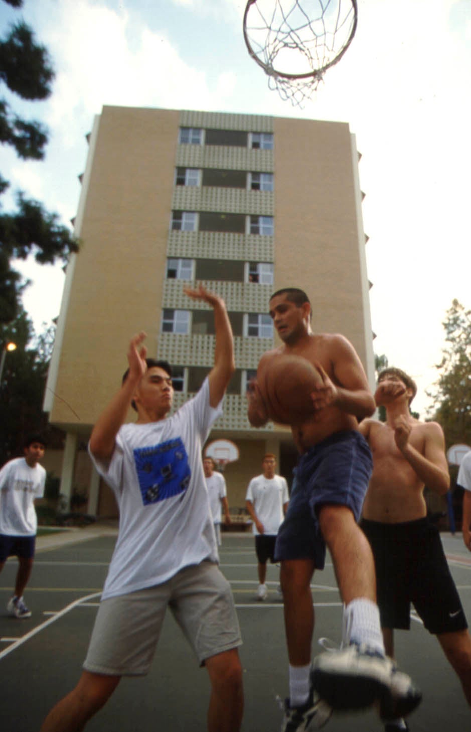 uclastudents_playingbasketball
