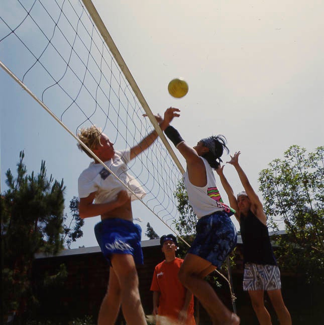 uclastudents_playingvolleyball